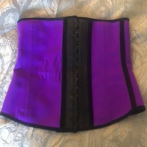 Waist cincher